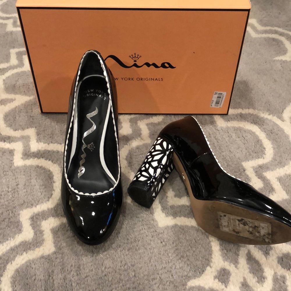 Nina Black and white patent leather shoe